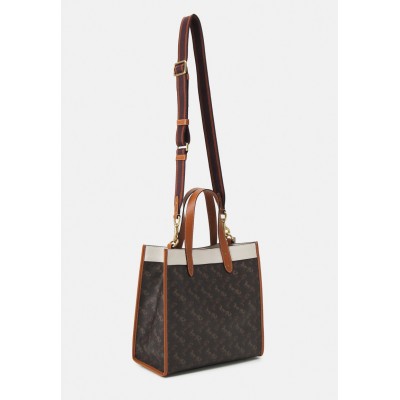 Coach HORSE AND CARRIAGE WITH CARRIAGE BADGE COATED FIELD TOTE - Handbag - truffle burnished amber/black