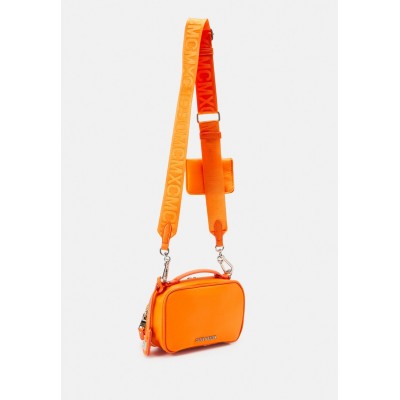 Steve Madden BRONDAN SET - Handbag - tangerine/orange