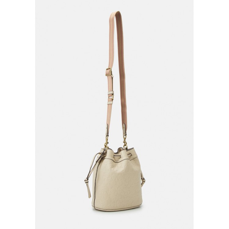 Coach SIGNATURE FIELD BUCKET BAG - Across body bag - ivory/off-white