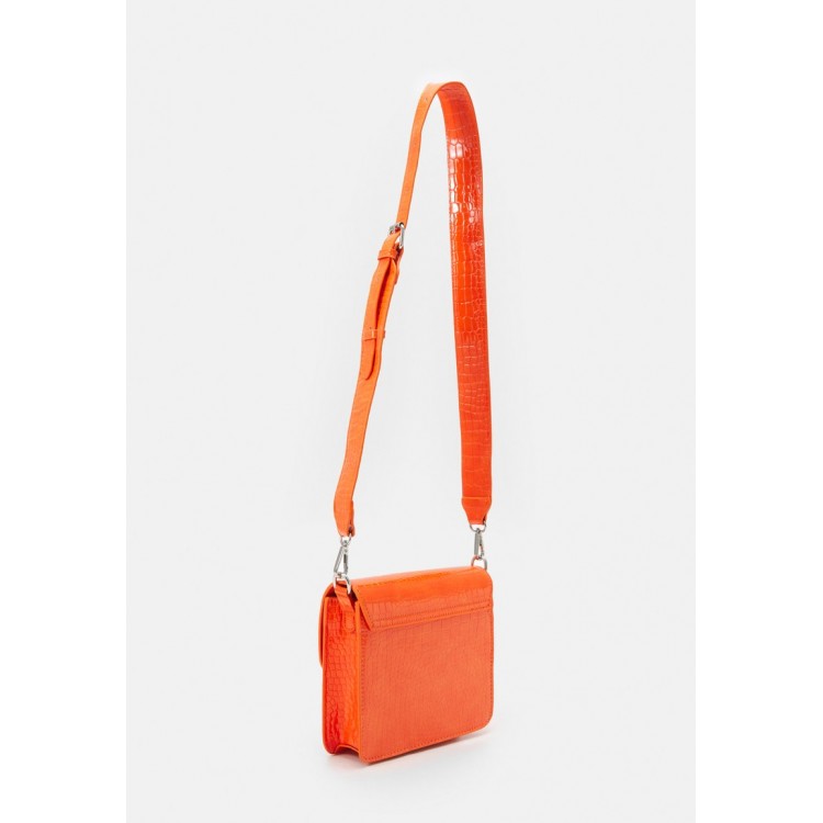 HVISK CAYMAN SHINY STRAP BAG - Across body bag - orange