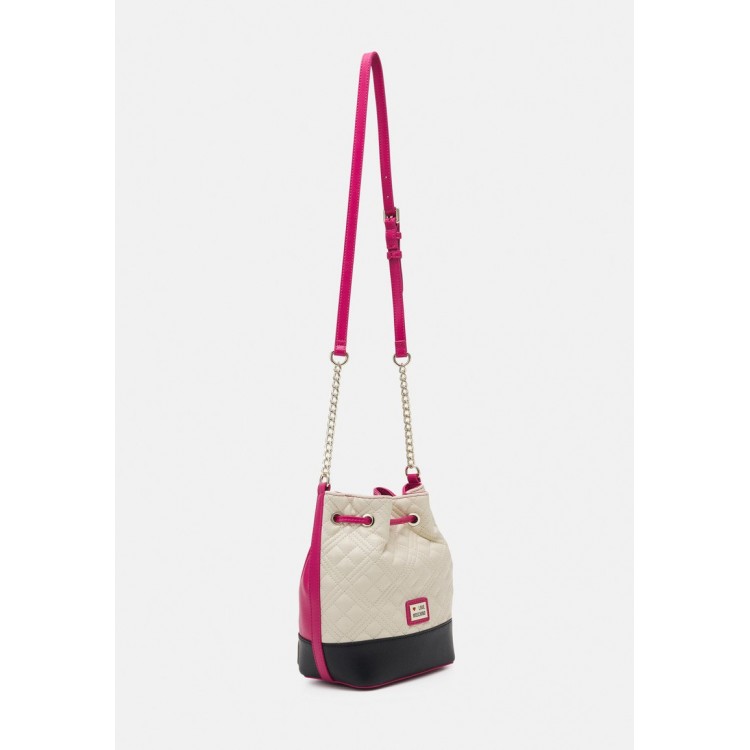 Love Moschino CHAIN BIG QUILTED HEART BUCKET BAG - Across body bag - pink