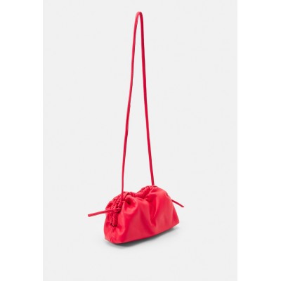 Mansur Gavriel MINI CLOUD CLUTCH - Across body bag - strawberry/red