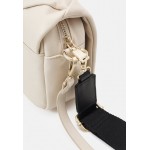 PARFOIS SHOULDER М - Across body bag - ecru/off-white